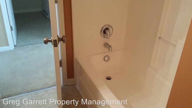 Building Photo - 4 br, 2.5 bath House - 19 Ravenscroft Lane
