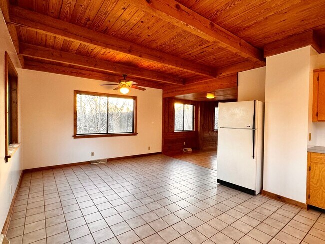 Building Photo - 2442 Red Hill Rd