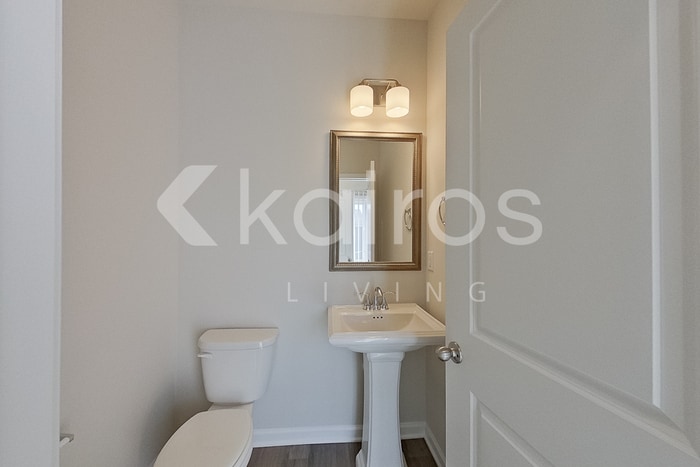 Building Photo - 2495 Banyon Cir