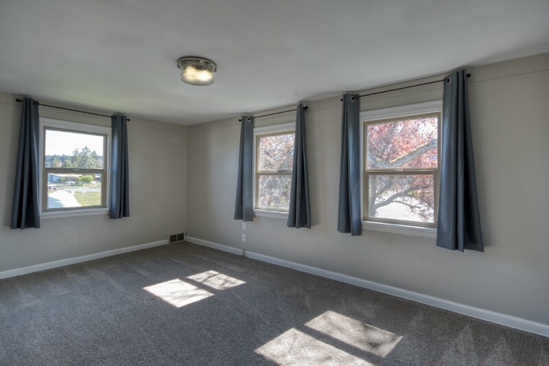 Building Photo - 127 E 14th St