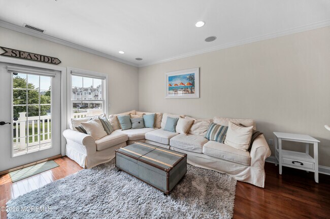 Building Photo - 302 Villa Dr