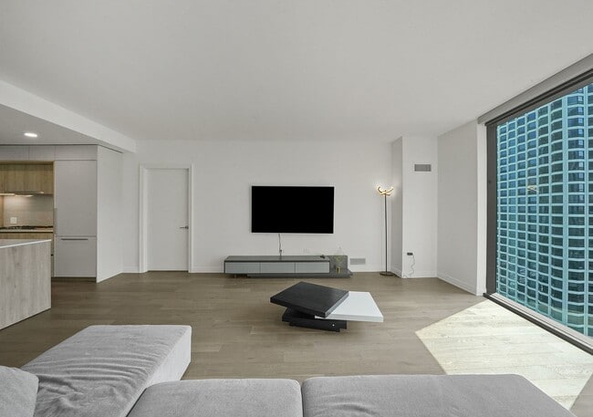 Building Photo - 211 N Harbor Dr