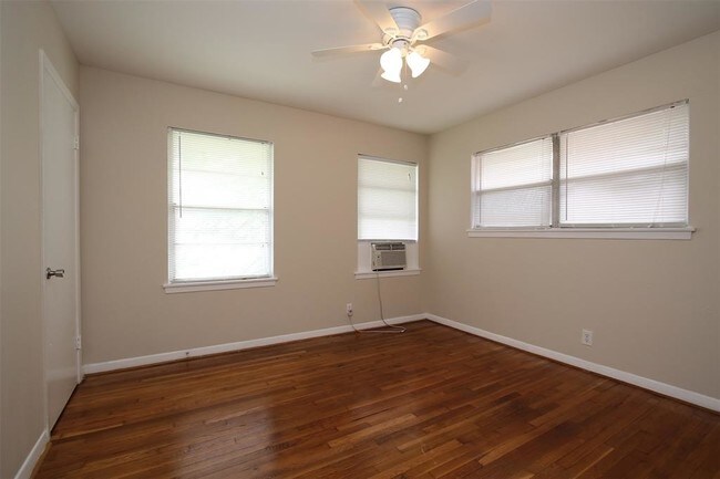 Building Photo - 8819 Timberside Dr