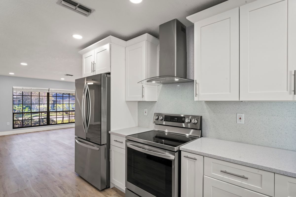 Building Photo - 8312 Roxboro Dr