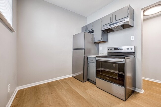 Building Photo - 2395 Forrest Avenue Unit 4