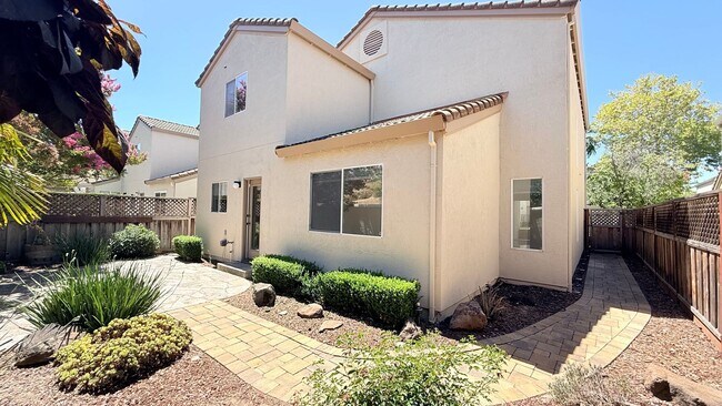 Building Photo - 1126 Vista Pointe Cir