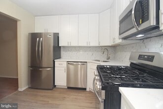 Building Photo - 58 Chambord Ct