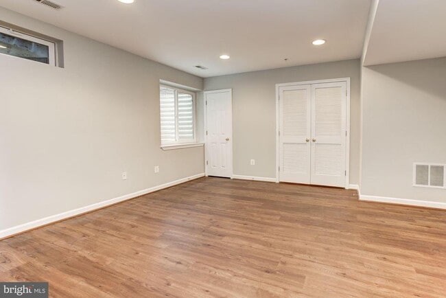 Building Photo - 7041 Water Oak Rd