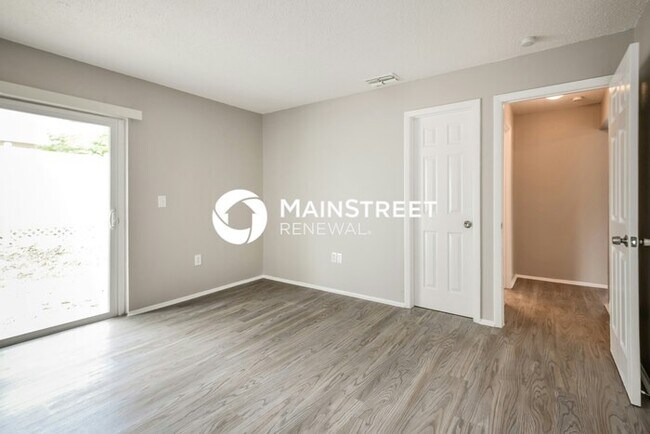 Building Photo - 3 Bedroom Pet-Friendly Home in Spring Hill, FL with Main Street Renewal