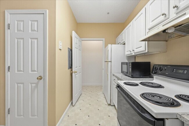 Building Photo - 1202 Walden Park Dr