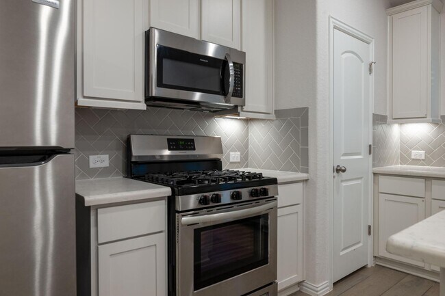Building Photo - 2089 Egret Ave