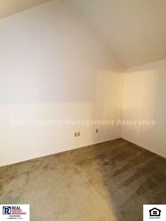 Building Photo - ** MOVE IN SPECIAL **Beautiful 2 Bedroom 2...