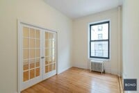 Building Photo - 218 W 72nd St