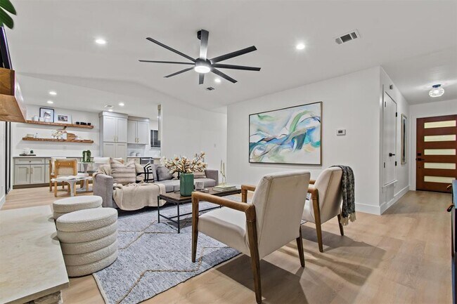 Building Photo - 5102 Summerset Trail