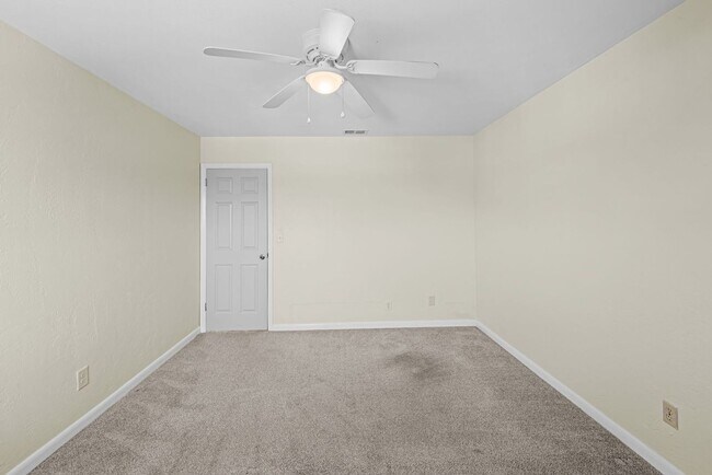 Building Photo - Oceanfront 2 Bedroom Condo with Stunning Views