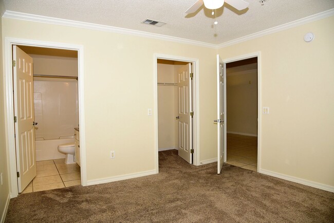 Building Photo - Florida Club 2 bedroom 2 bath unit!