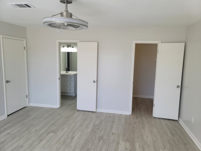 Building Photo - 3429 Malabar Rd