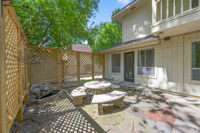 Building Photo - 663 Ravensworth Dr