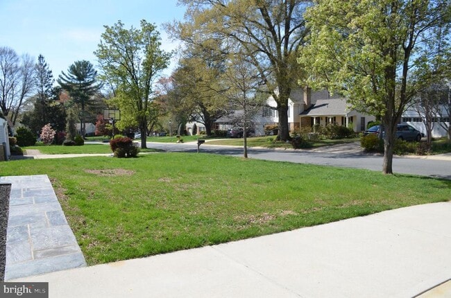 Building Photo - 9012 Paddock Ln