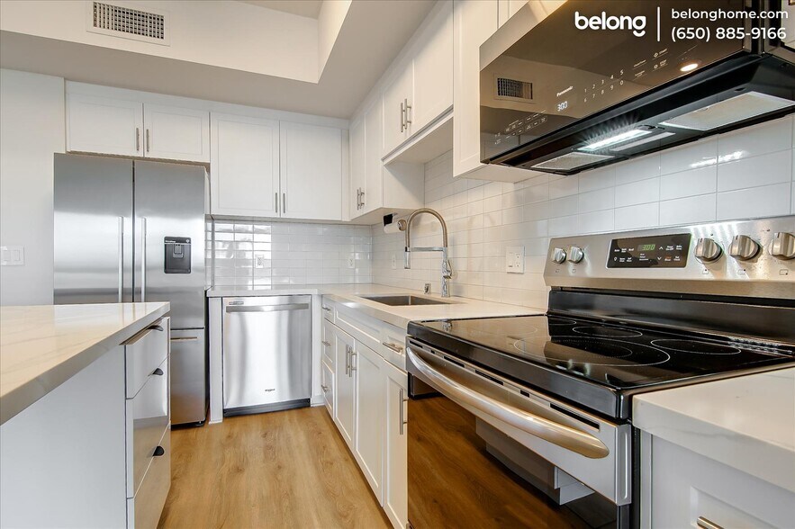 Building Photo - 12655 Bluff Creek Dr