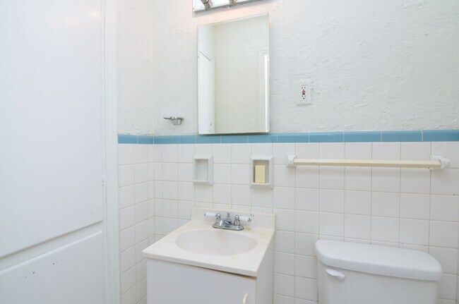 Building Photo - 729 Richfield Dr