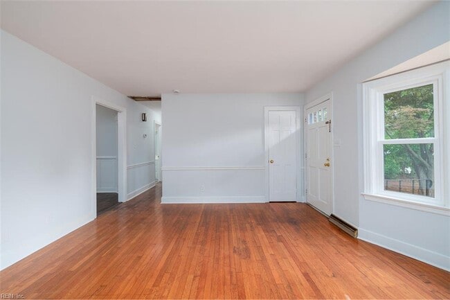 Building Photo - 5525 Greenefield Dr S