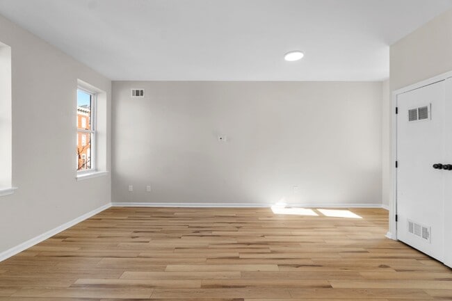 Building Photo - 2027 E Baltimore St