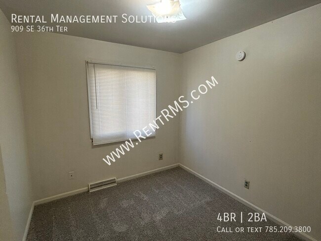 Building Photo - 909 SE 36th Terrace