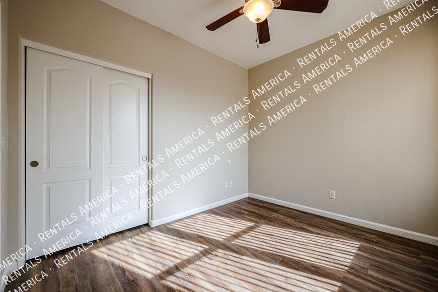 Building Photo - 2218 N 135th Dr