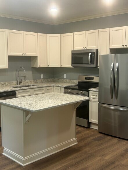 Building Photo - 143 Ferguson Ln