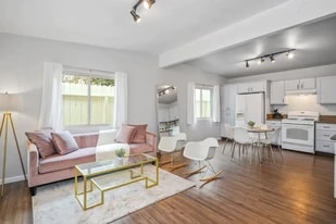Building Photo - 728 Stepney Pl
