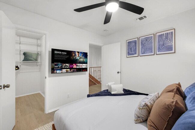 Building Photo - 5410 King Richard St