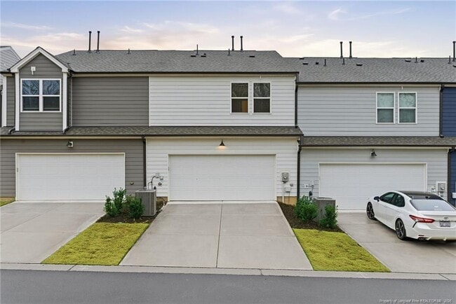 Building Photo - 245 Ribbon Rail St