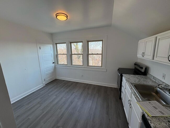 Building Photo - 2218 Highland Ave