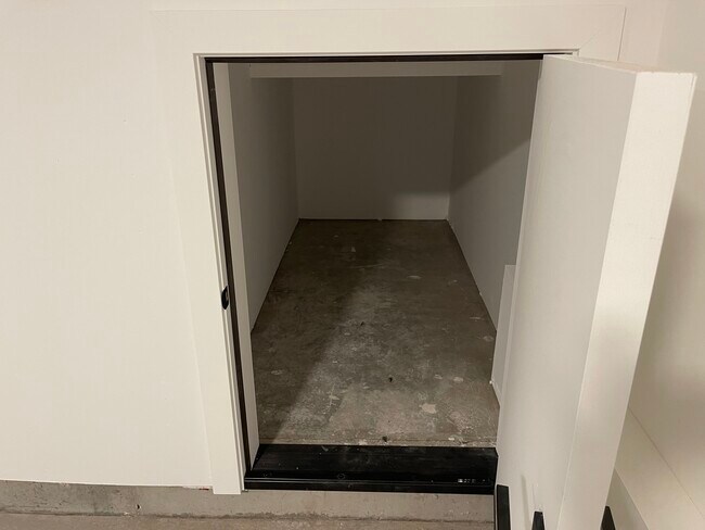 Building Photo - 954 W 350 S