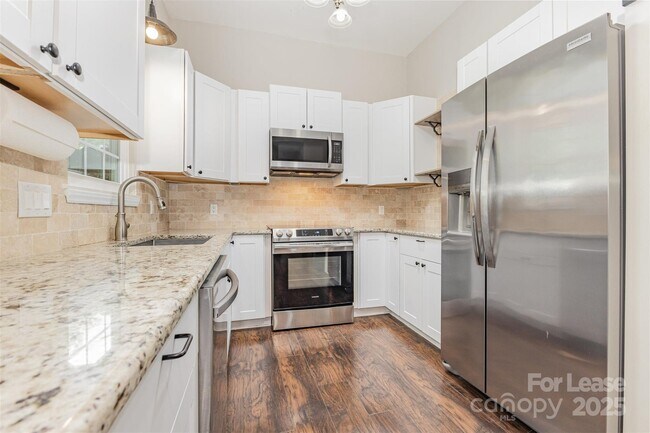 Building Photo - 100 Aurora Ln