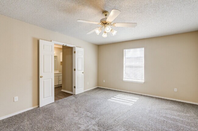 Building Photo - 3/2/2 plus a large basement on a Cul-de-Sac!