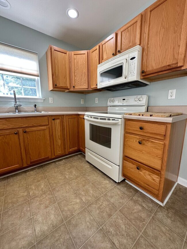 Building Photo - Exclusively Offered by Muse Realty Rentals...