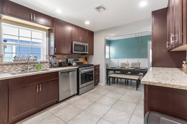 Kitchen - 1617 Tabor St