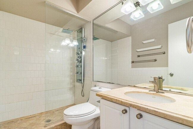 Building Photo - 5934 Sandhurst Ln