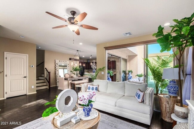 Building Photo - GORGEOUS home in THE KNOLLS at Power Ranch!