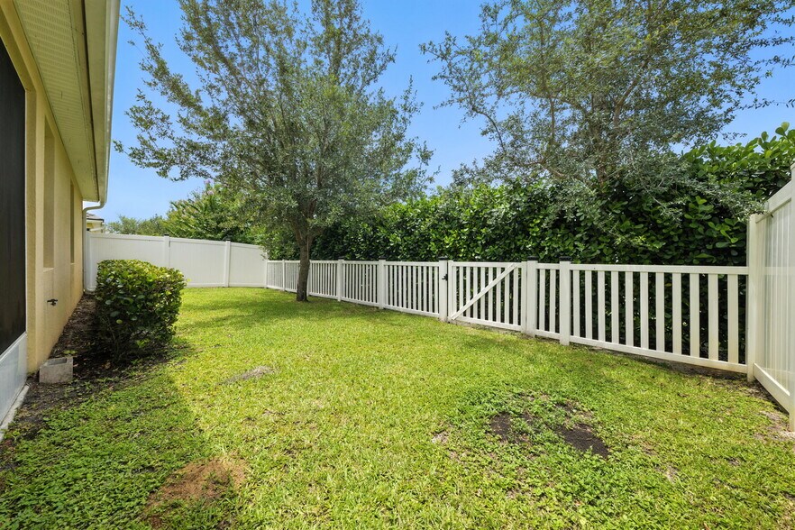 Building Photo - 6060 NW Cullen Way