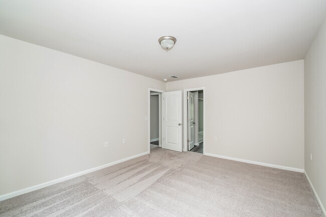 Building Photo - 29 Lake Pamona Rd