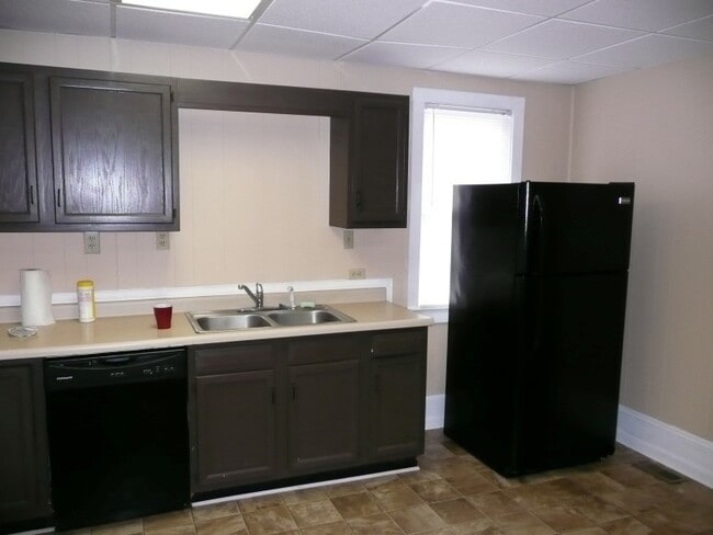 Building Photo - 324 Highland Ave