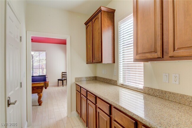 Building Photo - 8925 Monte Oro Dr