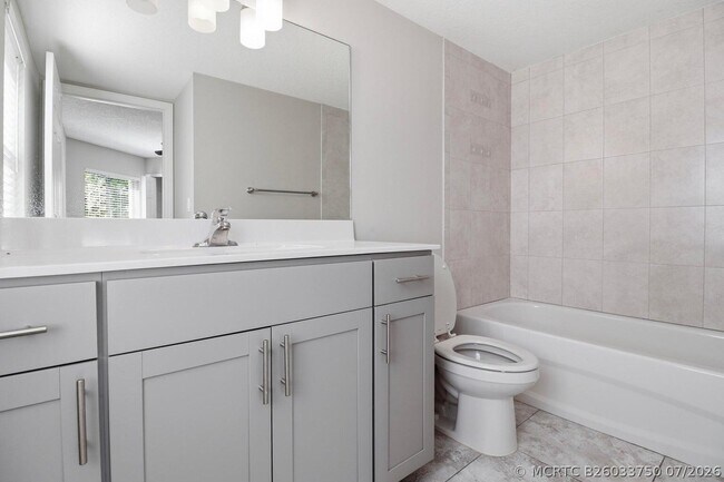 Building Photo - 2625 Heathcote Dr