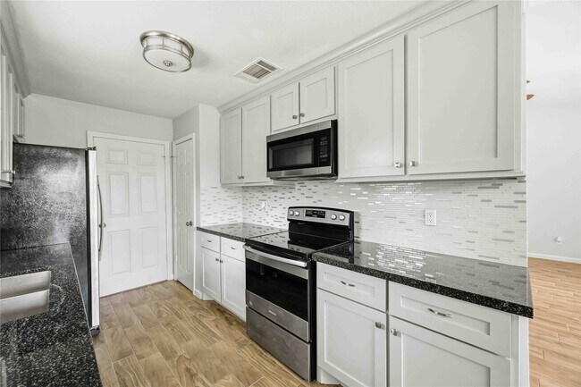 Building Photo - 5522 Bridgegate Dr