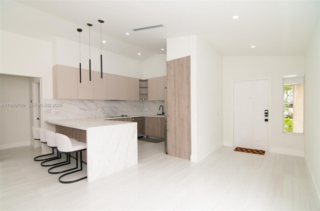 Building Photo - 4420 Dogwood Cir