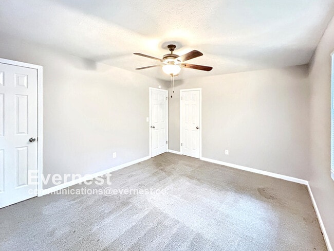 Building Photo - 8937 Tweeddale Dr