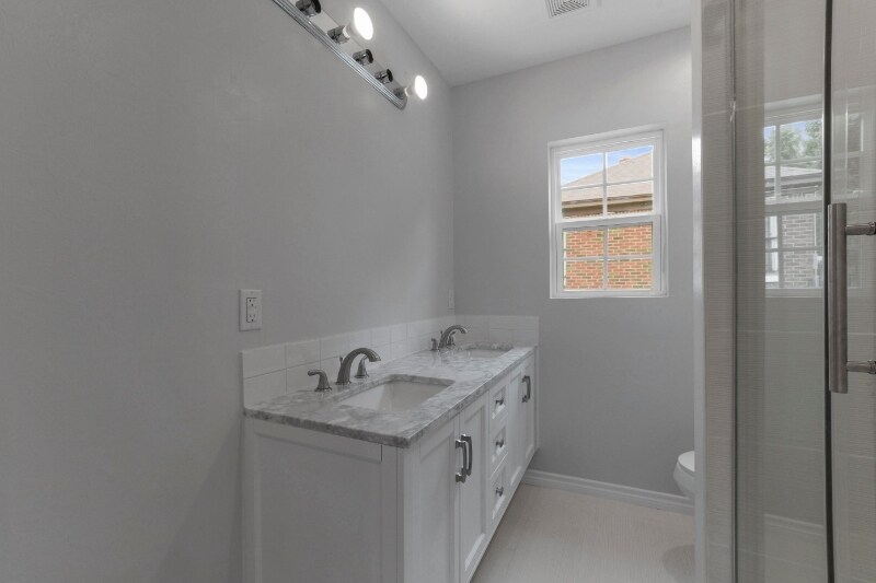 Building Photo - 2045 NE 17th St